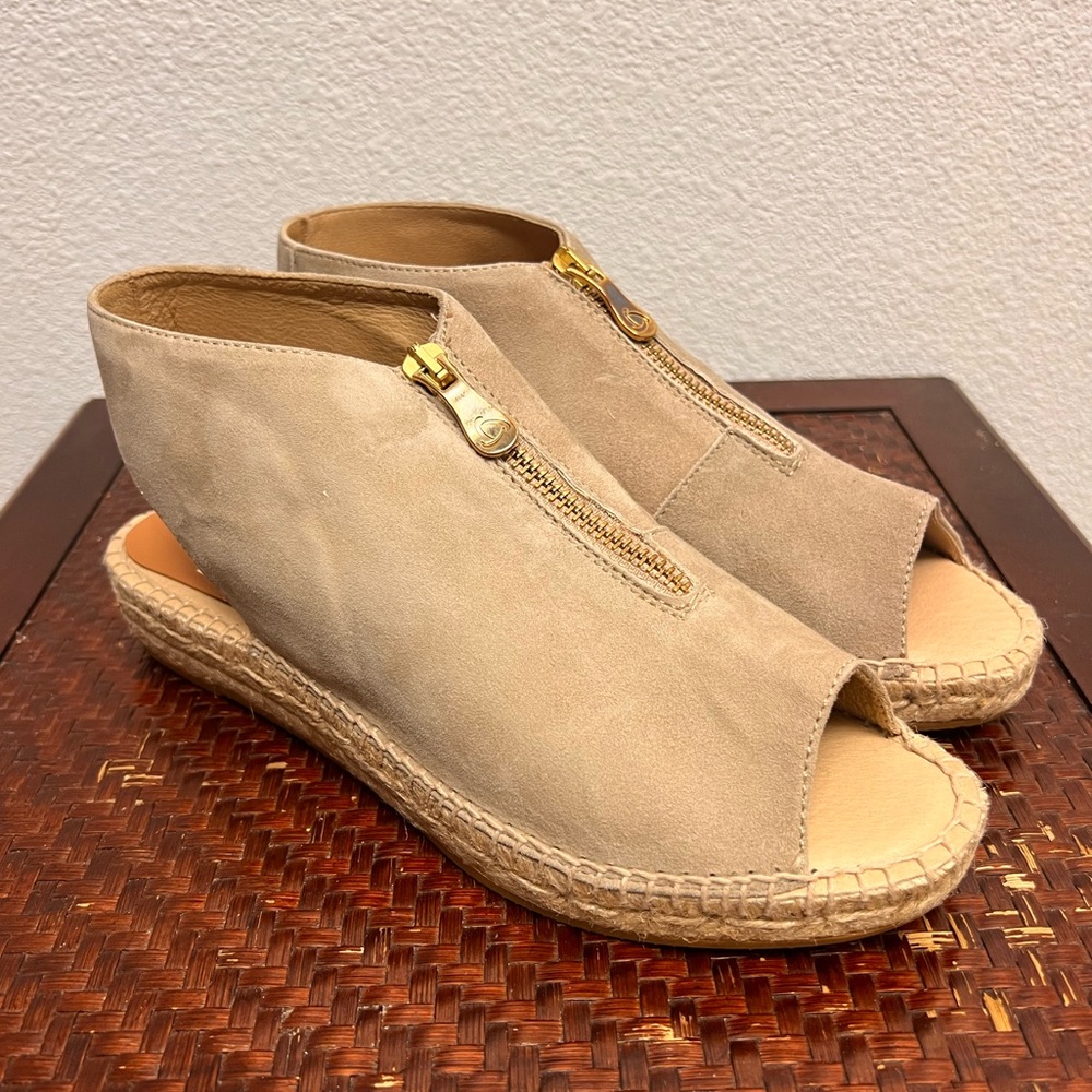 Kanna Ante Suede Zip Shoe in Taupe Size 7-7.5